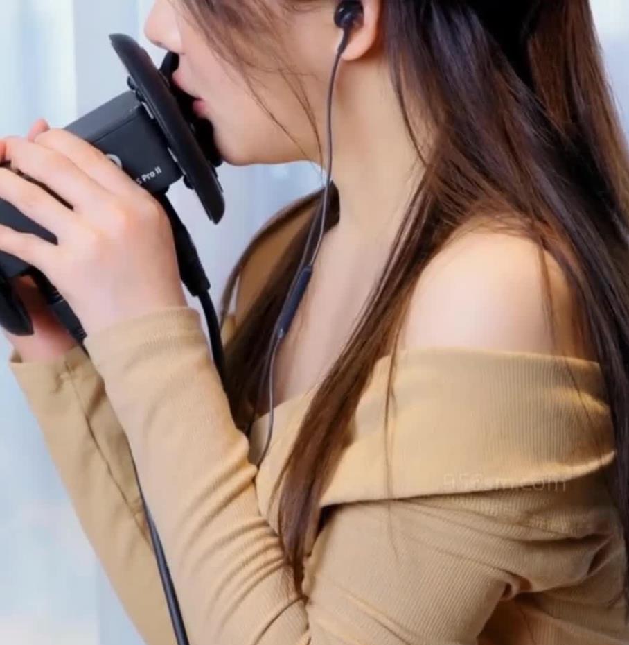 肉肉会员ASMR福利米色一子肩舔耳